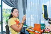 贵阳泰国主播品三亚榴莲：“尝到了家乡味”