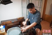 贵阳成都“90后”小伙“十年磨一剑”：从爱好者到守艺人 传播中国文化
