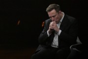 贵阳特斯拉股价收涨超3%：特朗普无意沟通，马斯克父亲劝儿子低头